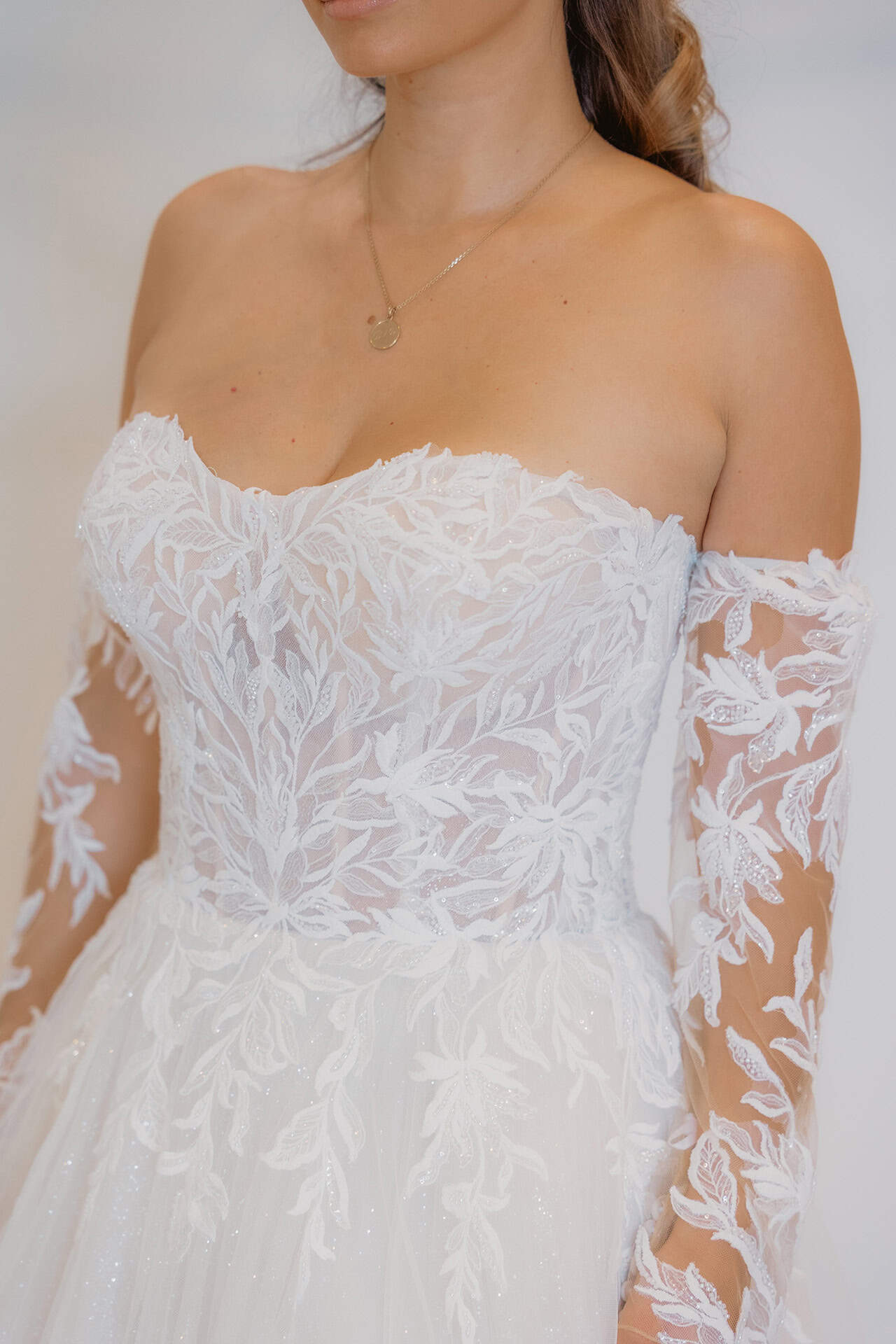 Brautkleid-mit-glitzer-und-Spitze