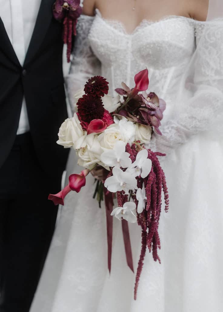 nahaufnahme-brautkleid-mit-langen-aermeln