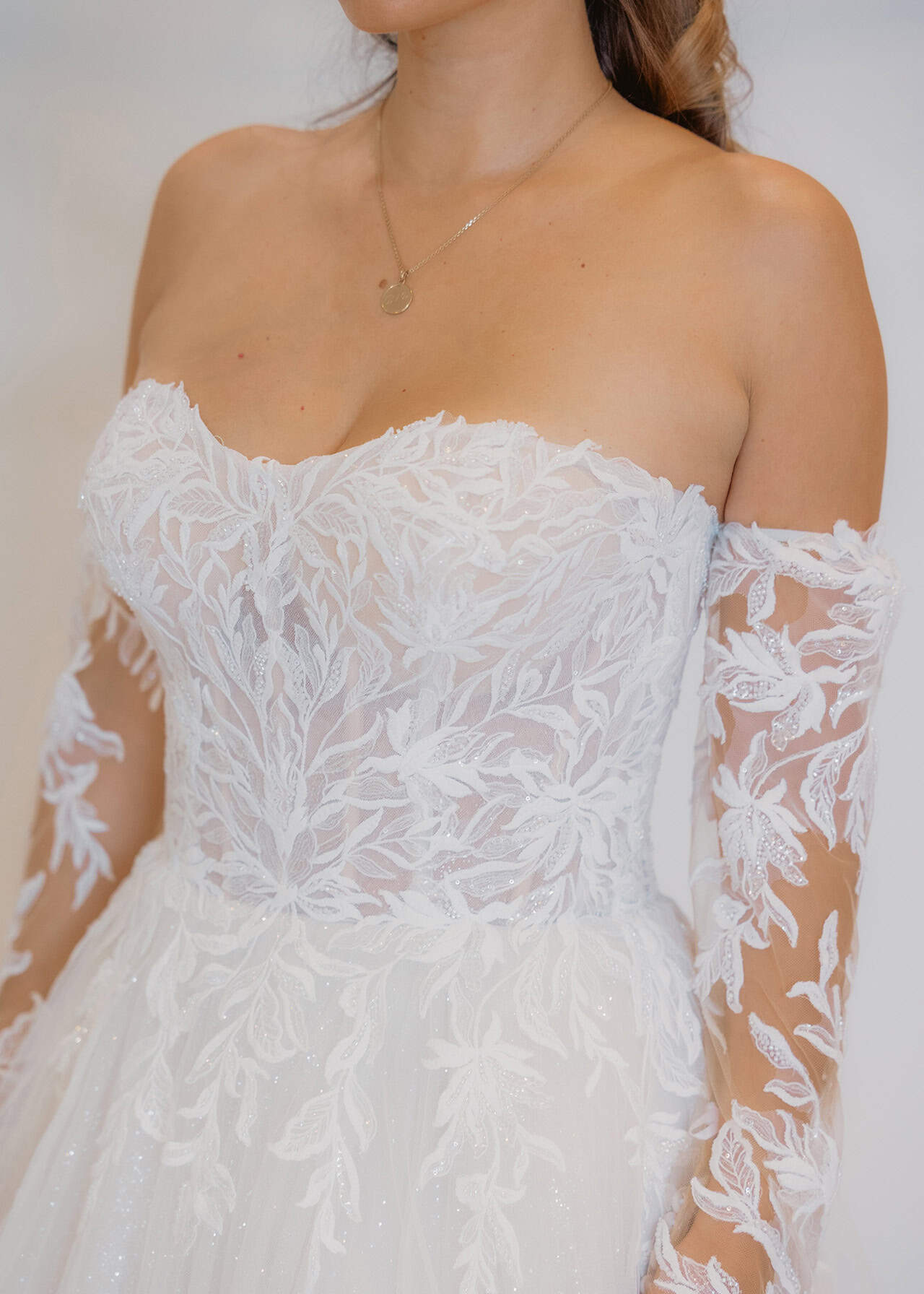 Brautkleid-mit-glitzer-und-Spitze1